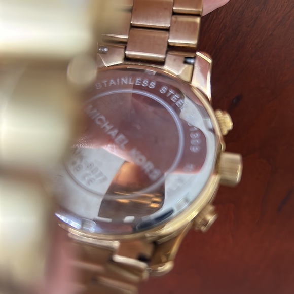 Michael Kors Runway gold chronograph unisex watch - excellent condition - Picture 7 of 8